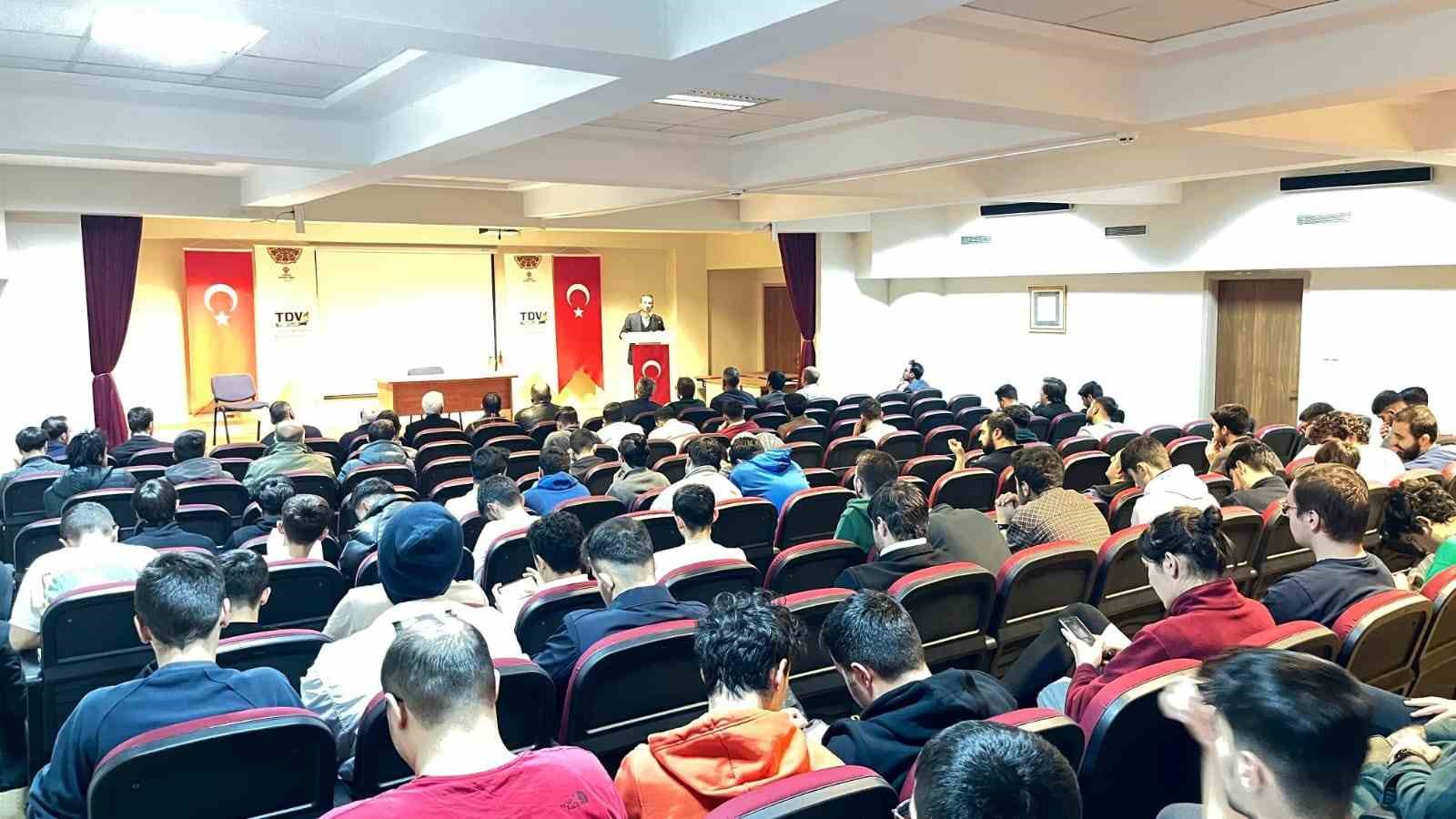 Gençler en uzun gecelerde tefekkür için buluştu
