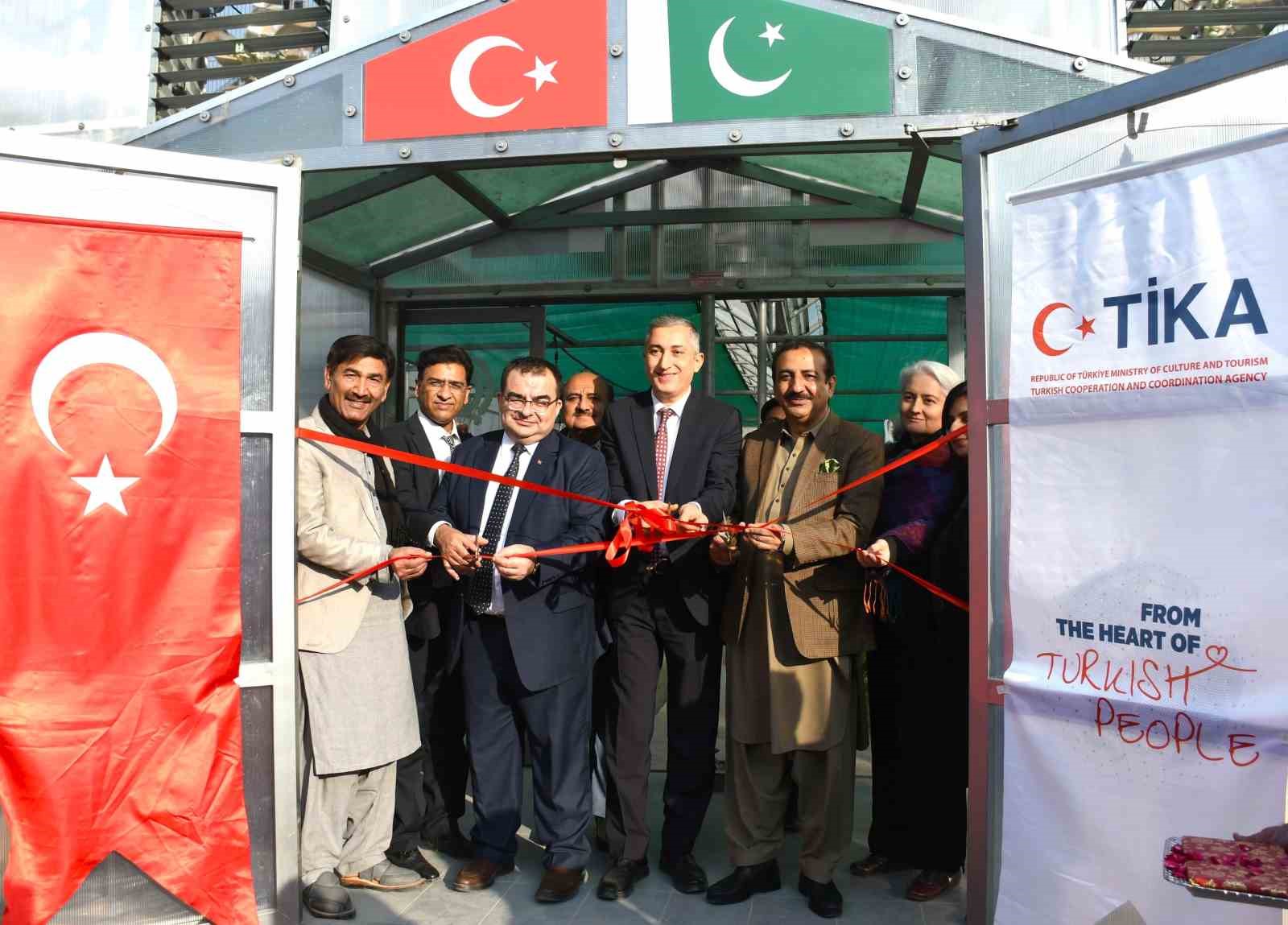 TİKA’dan Pakistan’a modern eğitim ve kontrol serası
