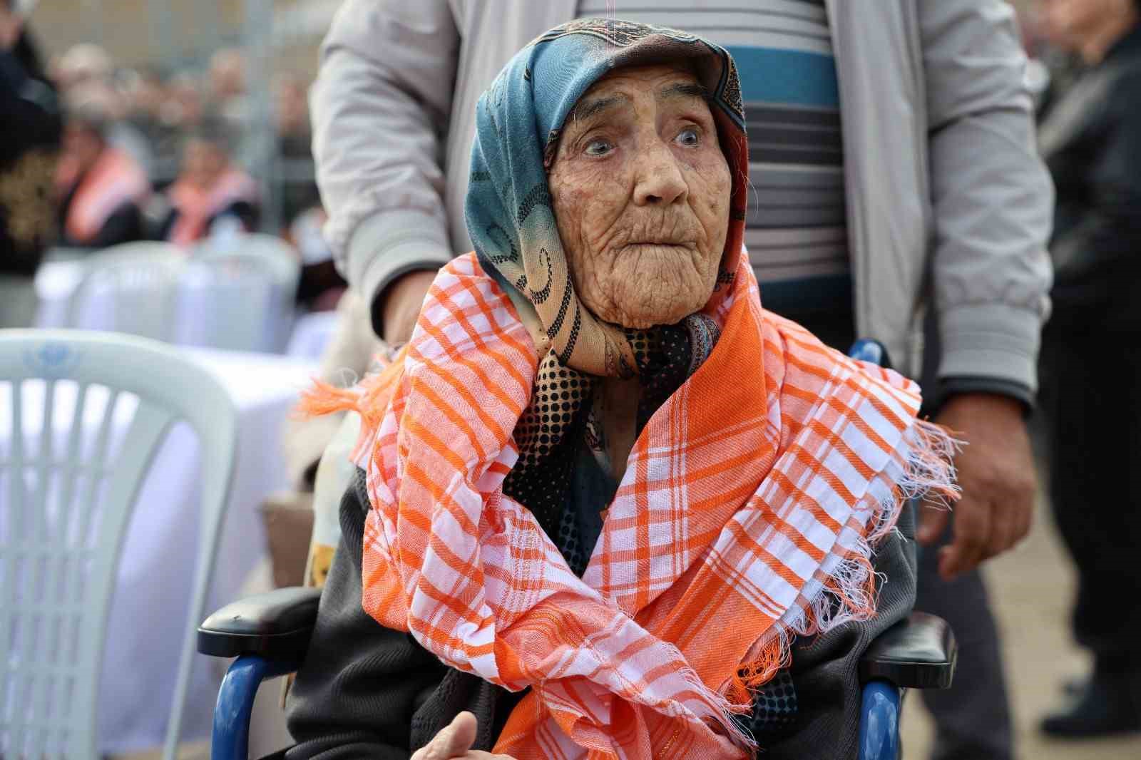 Hatice ninenin deve güreşi aşkı, engel tanımıyor
