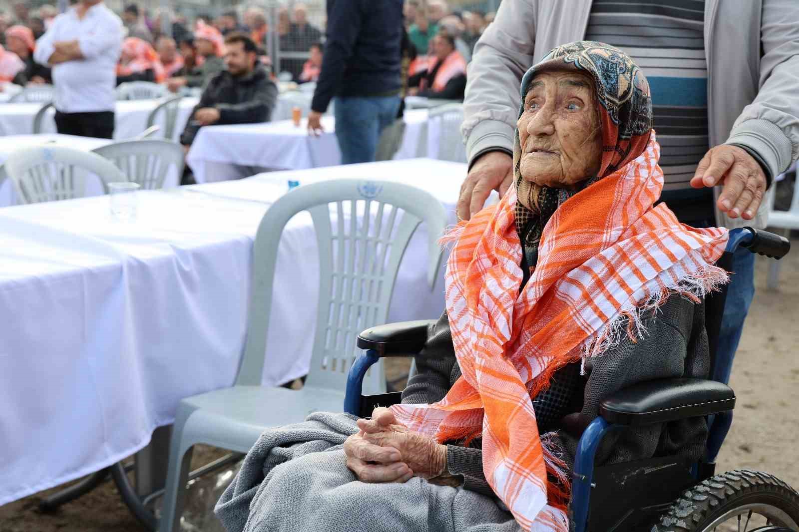 Hatice ninenin deve güreşi aşkı, engel tanımıyor
