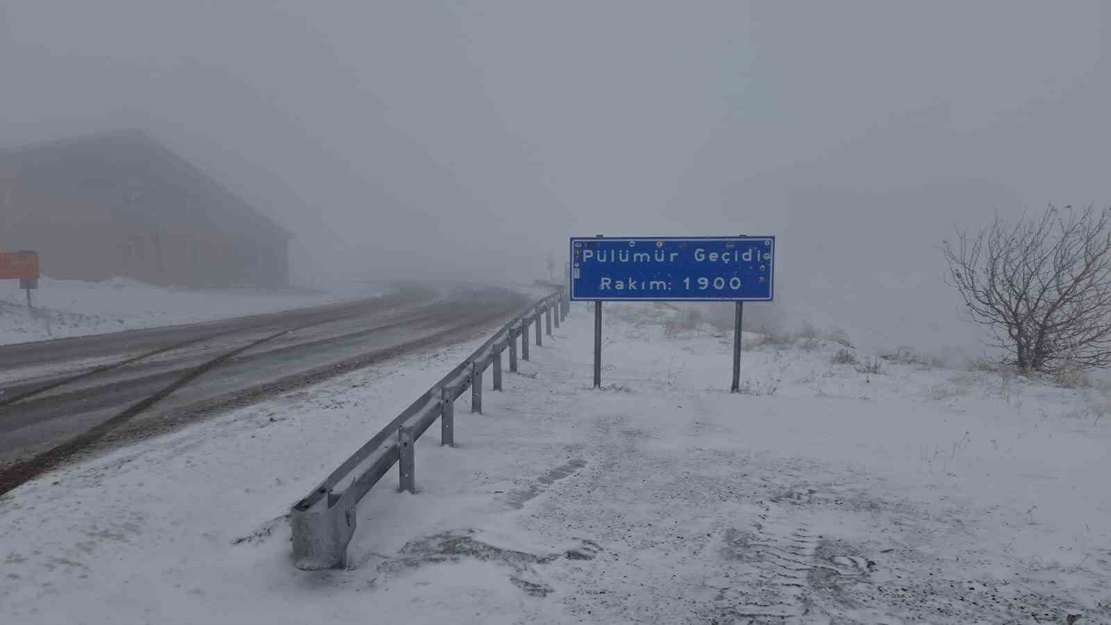 Tunceli’de kar yağışı etkisini sürdürüyor
