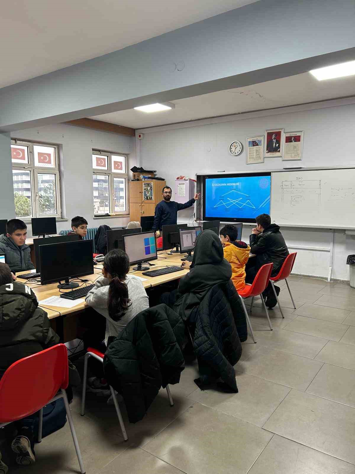 Ortaokul öğrencilerine yönelik zanaat atölyeleri uygulamaları başladı
