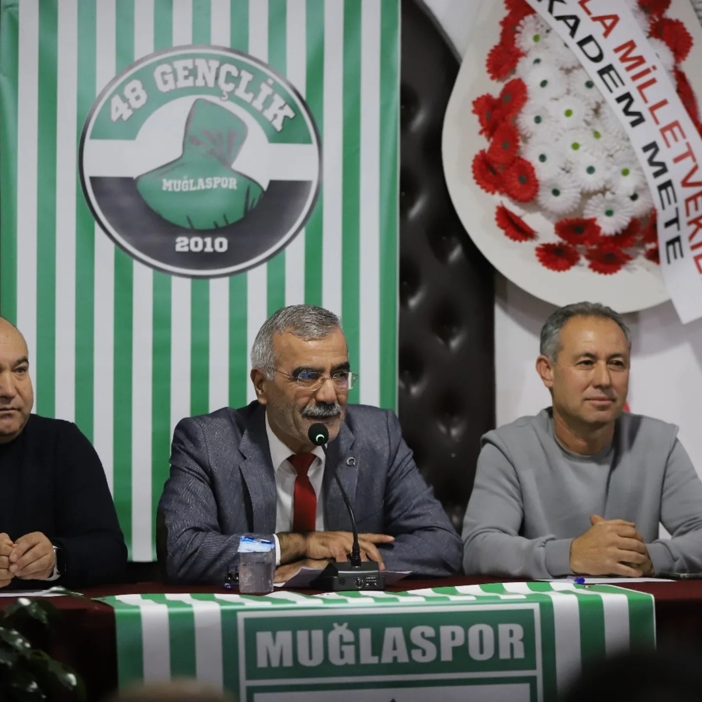 Muğlaspor 48 Gençlik’te Başkan Aydınlı güven tazeledi
