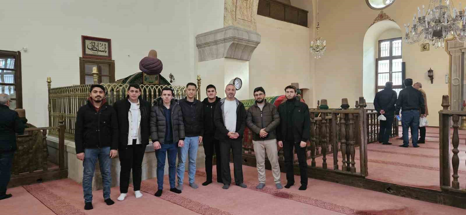 Üniversite öğrencilerinden cami ziyareti
