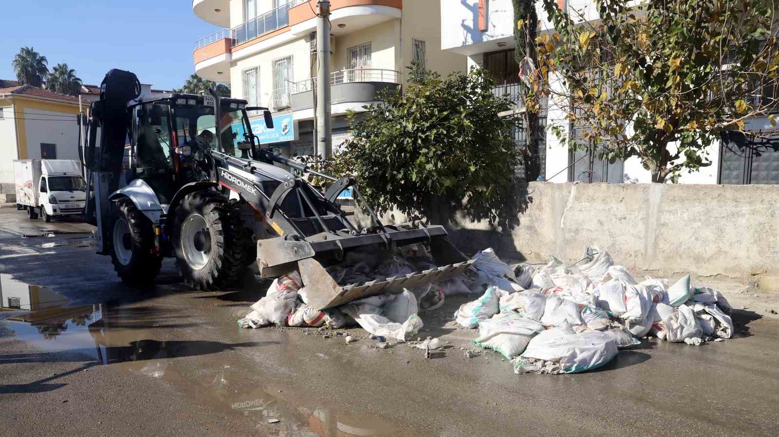 Akdeniz’de temizlik ve dezenfekte çalışmaları devam ediyor
