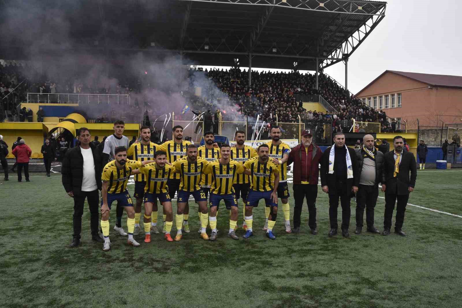 Bitlis’te bölgesel amatör maçta olaylar çıktı
