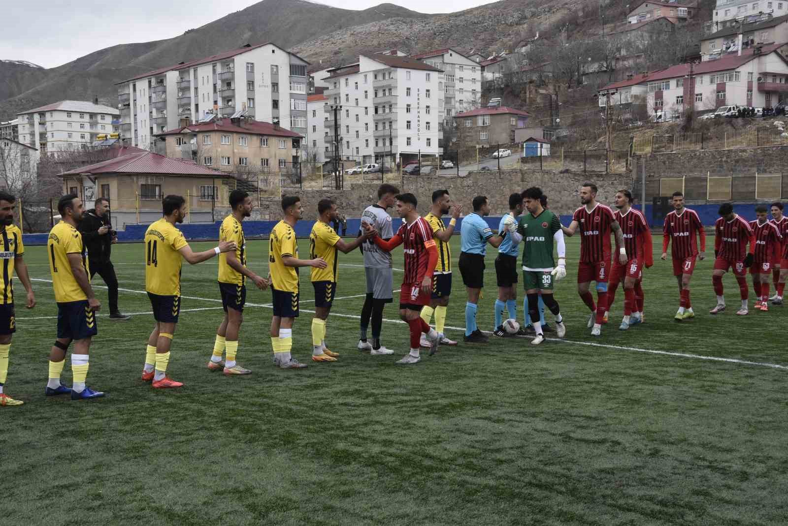 Bitlis’te bölgesel amatör maçta olaylar çıktı
