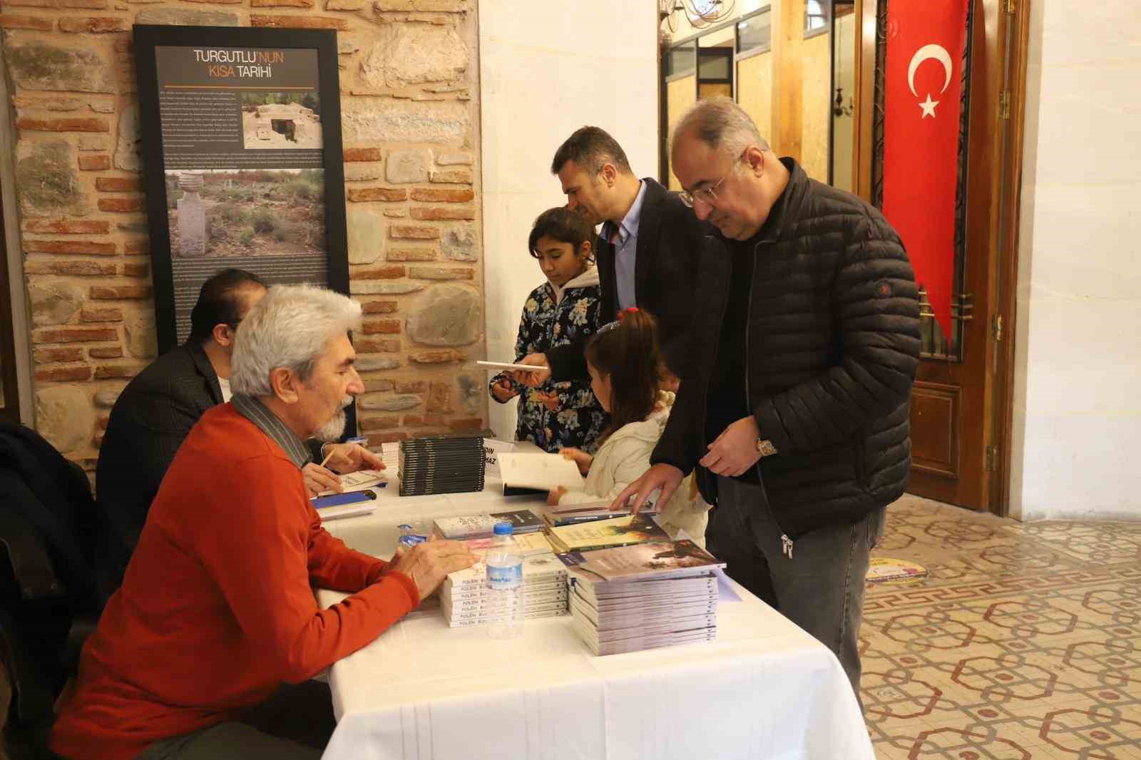 ‘Turgutlu yazarlarıyla buluşuyor’ programı beğenildi
