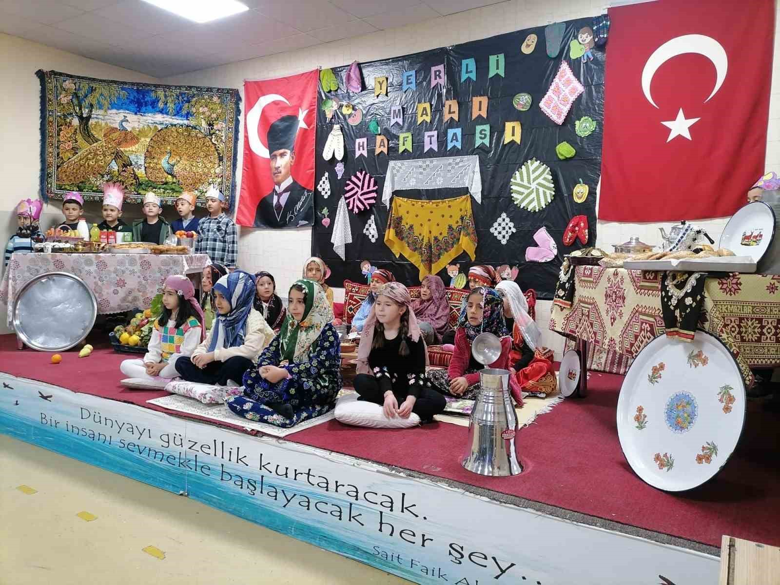 Hınıs’ta yerli malı haftası etkinliği
