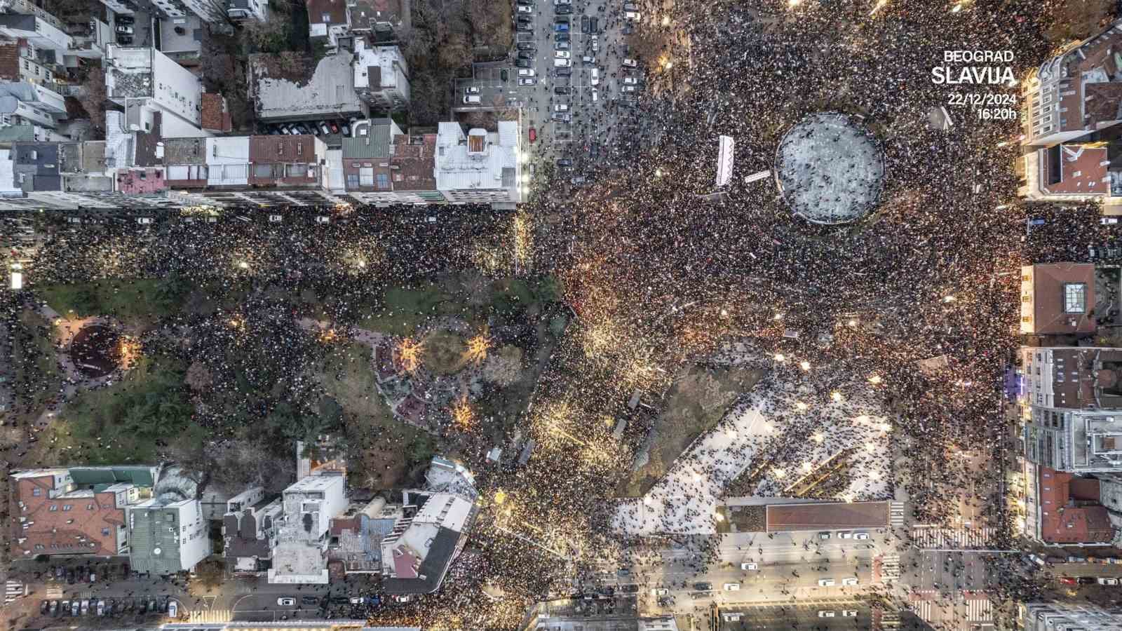 Sırbistan’da tarihinin en kalabalık hükümet karşıtı protesto
