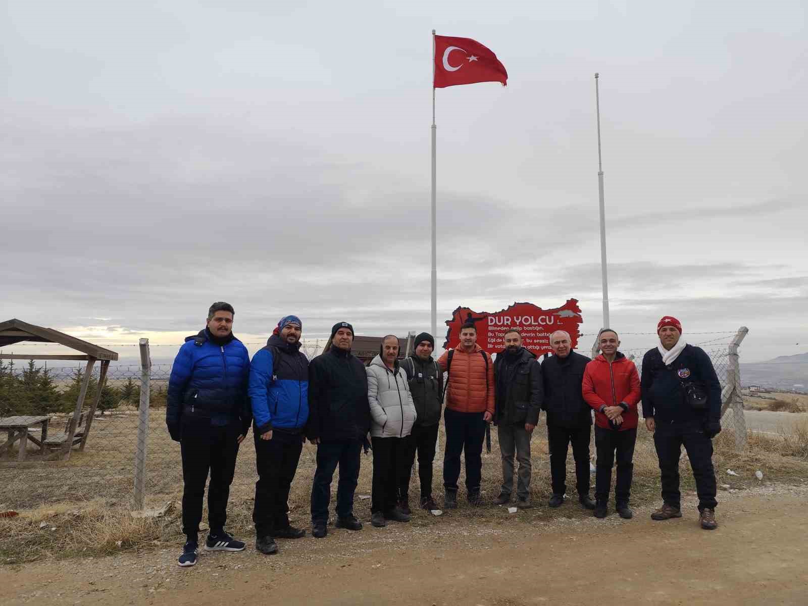 Dağcılar, Sarıkamış Şehitleri için Kervansaray Dağı’na tırmandı
