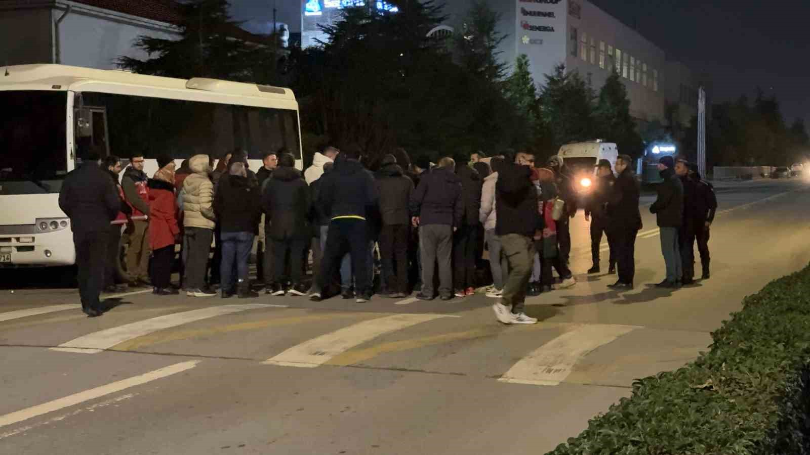 Bomba izlenimi verdiği düzenek ve silahlarla 9 fabrika çalışanı rehin almıştı: 