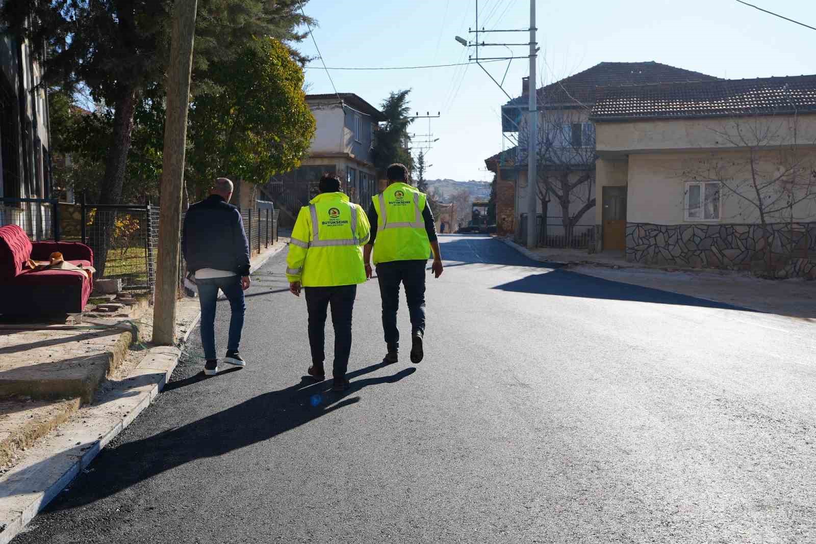 Denizli Büyükşehir Belediyesi, Kutlubey projesinde bin ton asfalt, 90 bin metrekare beton parke taşı döşendi
