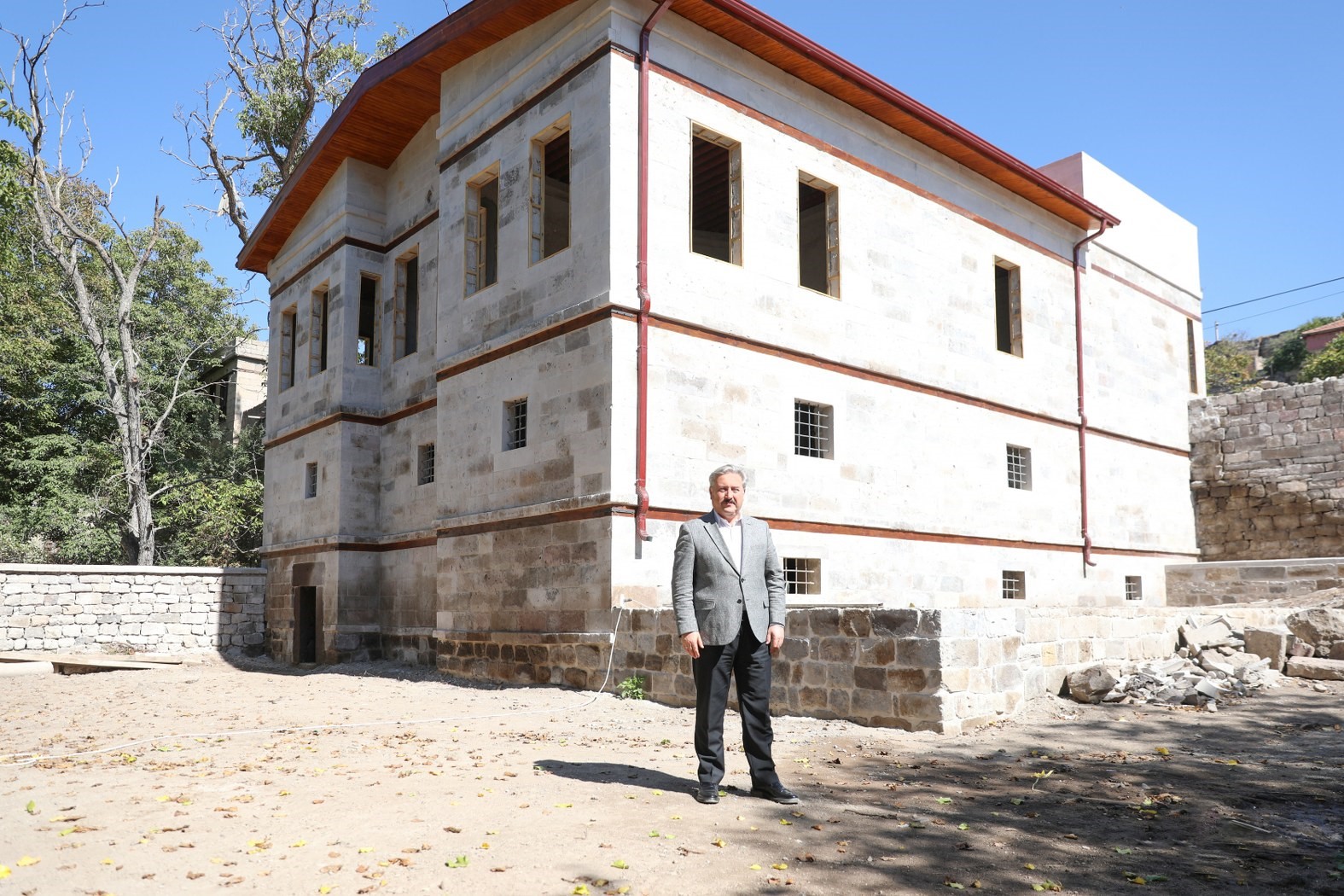 Melikgazi Belediyesi tarihe ışık tutuyor
