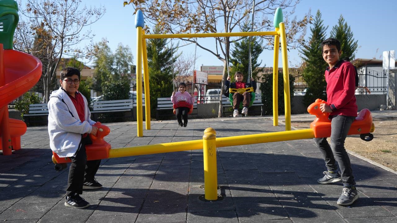 Adıyaman’da park ve bahçelerin onarımı devam ediyor
