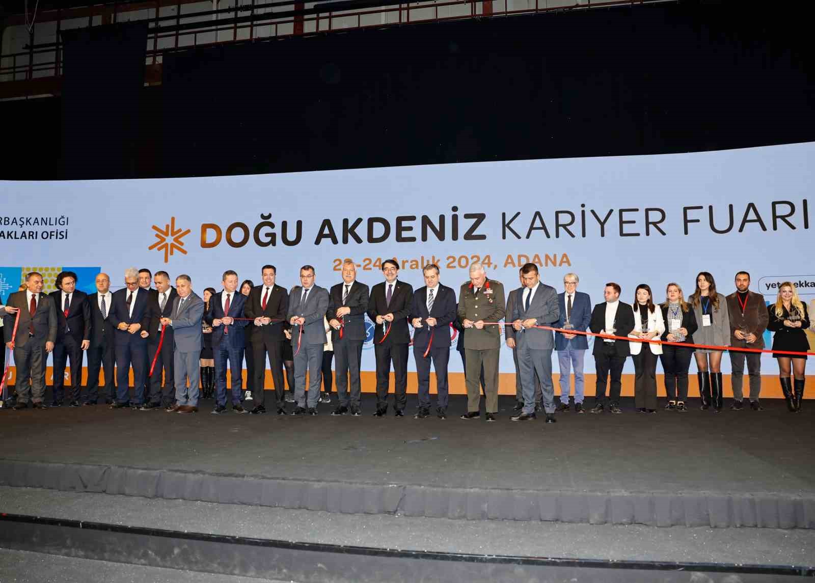 Doğu Akdeniz Bölgesel Kariyer Fuarı açılışı Vali Köşger’in katılımıyla yapıldı
