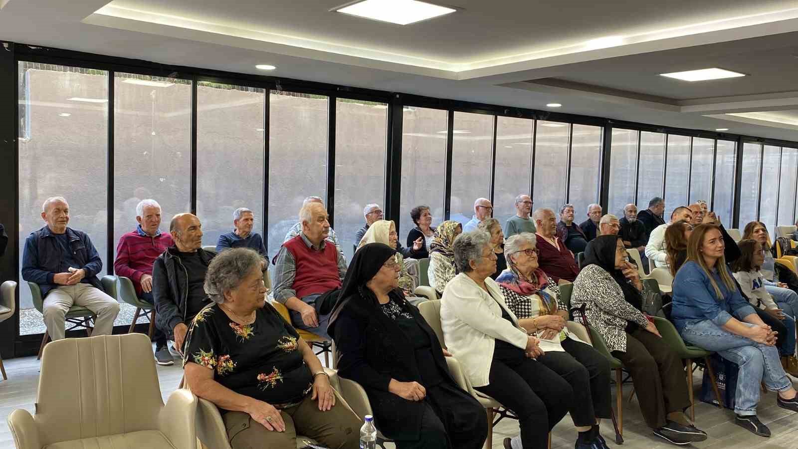 İzzet Şadi Sayarel Huzurevi sakinlerine müzik ziyafeti
