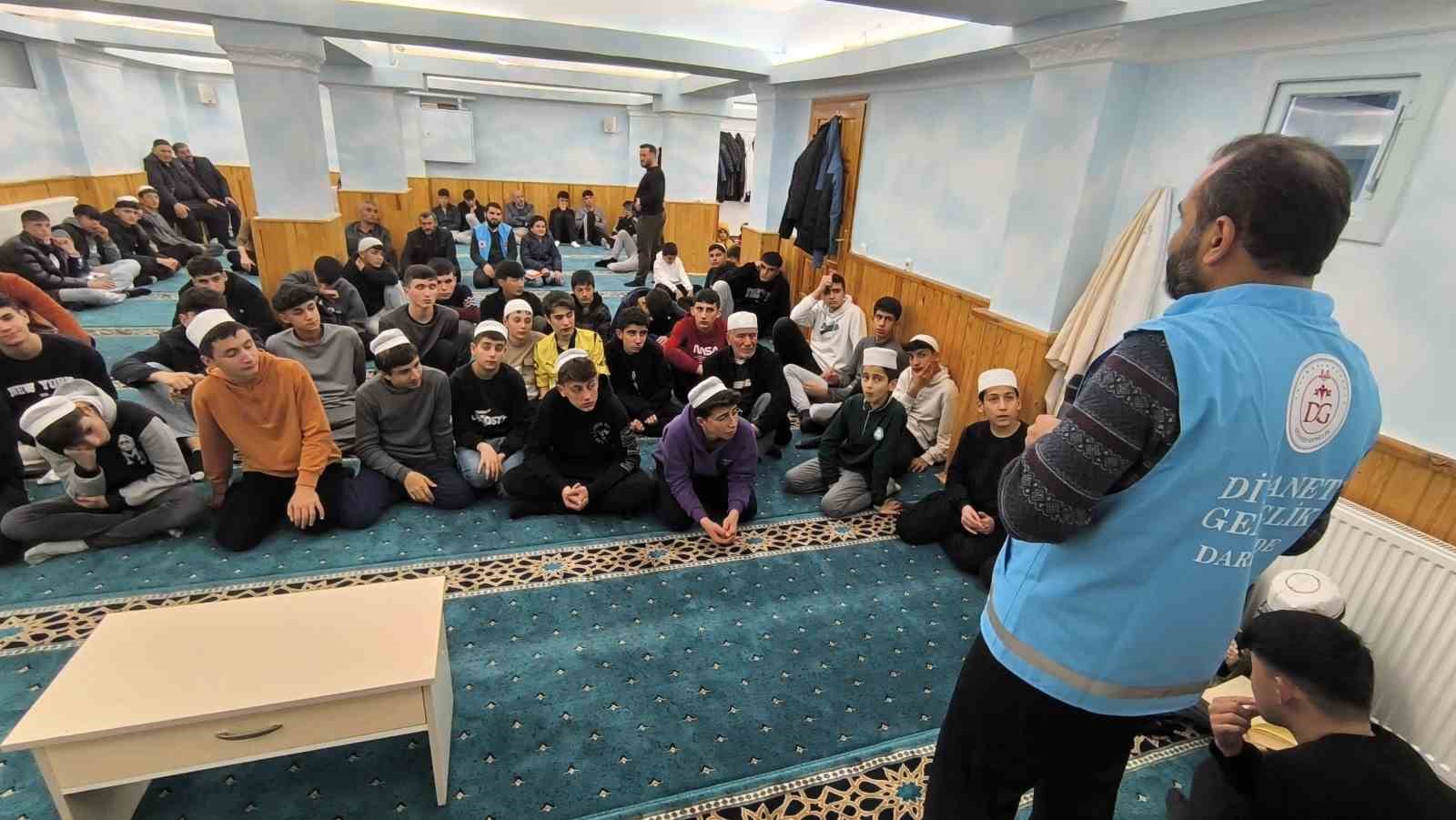 Darendeli gençler en uzun gecede cami de buluştu
