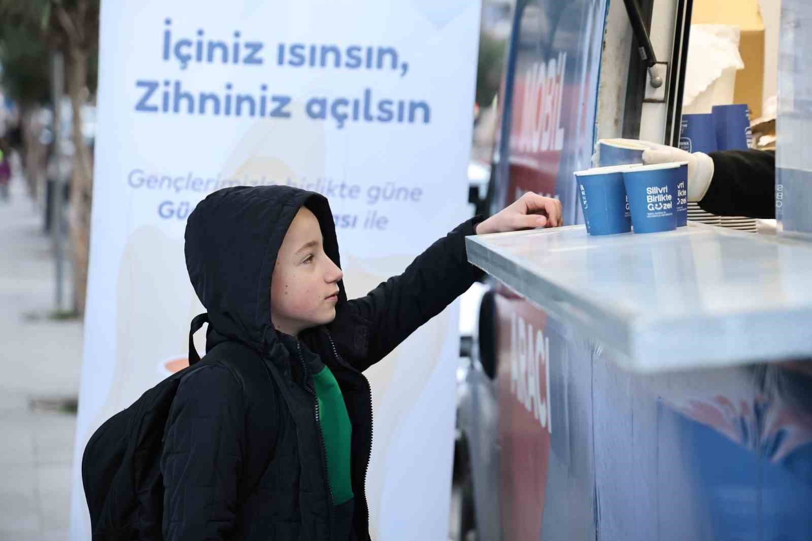 Silivri’de ortaokul öğrencilerine sıcak çorba ikramı başladı
