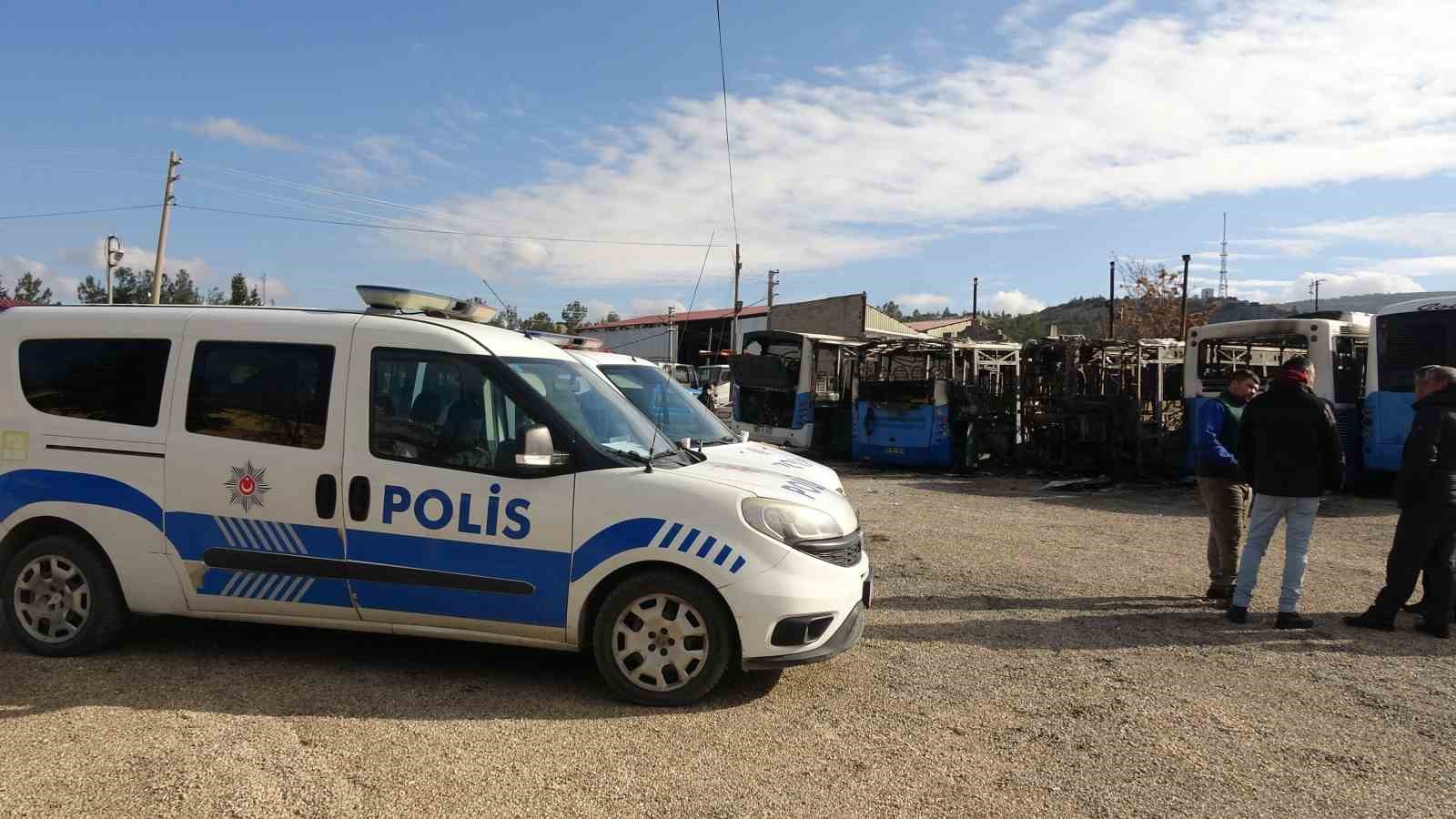 Burdur’da alev alev yanan 6 halk otobüsünde kundaklama iddiası
