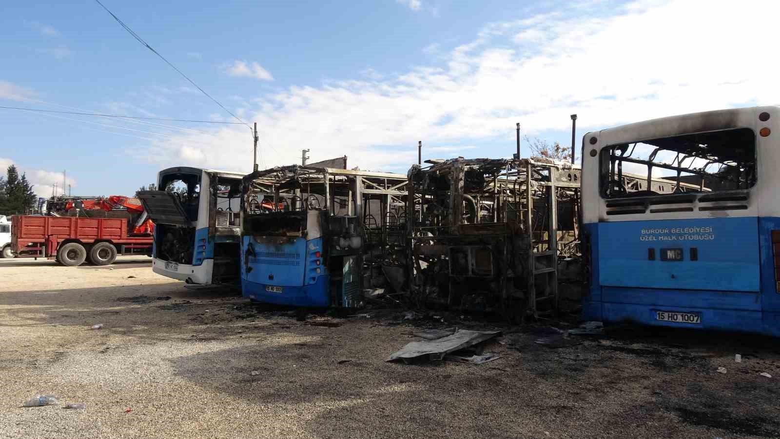 Burdur’da alev alev yanan 6 halk otobüsünde kundaklama iddiası
