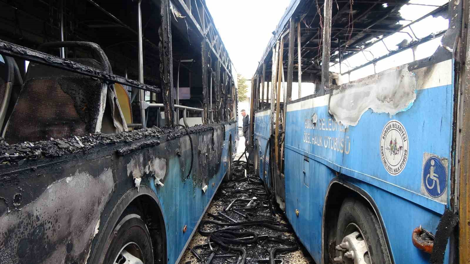 Burdur’da alev alev yanan 6 halk otobüsünde kundaklama iddiası
