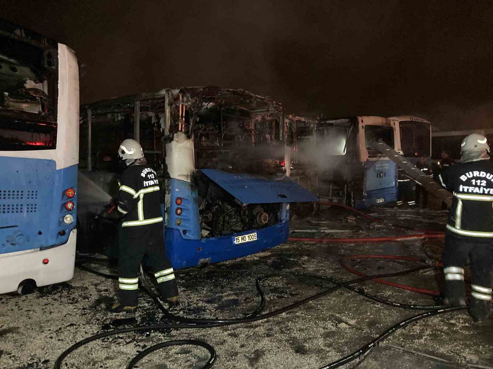 Burdur’da alev alev yanan 6 halk otobüsünde kundaklama iddiası
