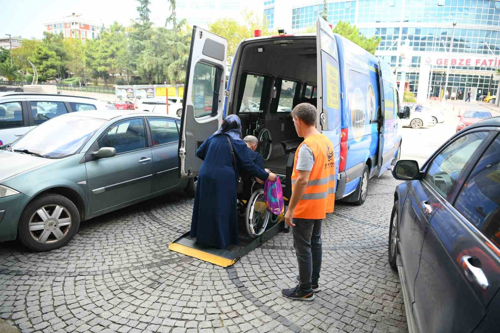 Çayırova Belediyesi ihtiyaç sahiplerini yalnız bırakmıyor
