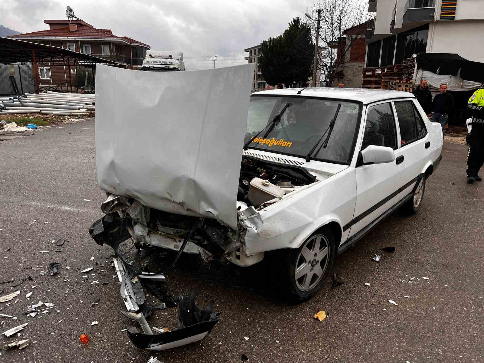 Burdur’da ehliyetsiz genç kaza yaptı: 1 yaralı
