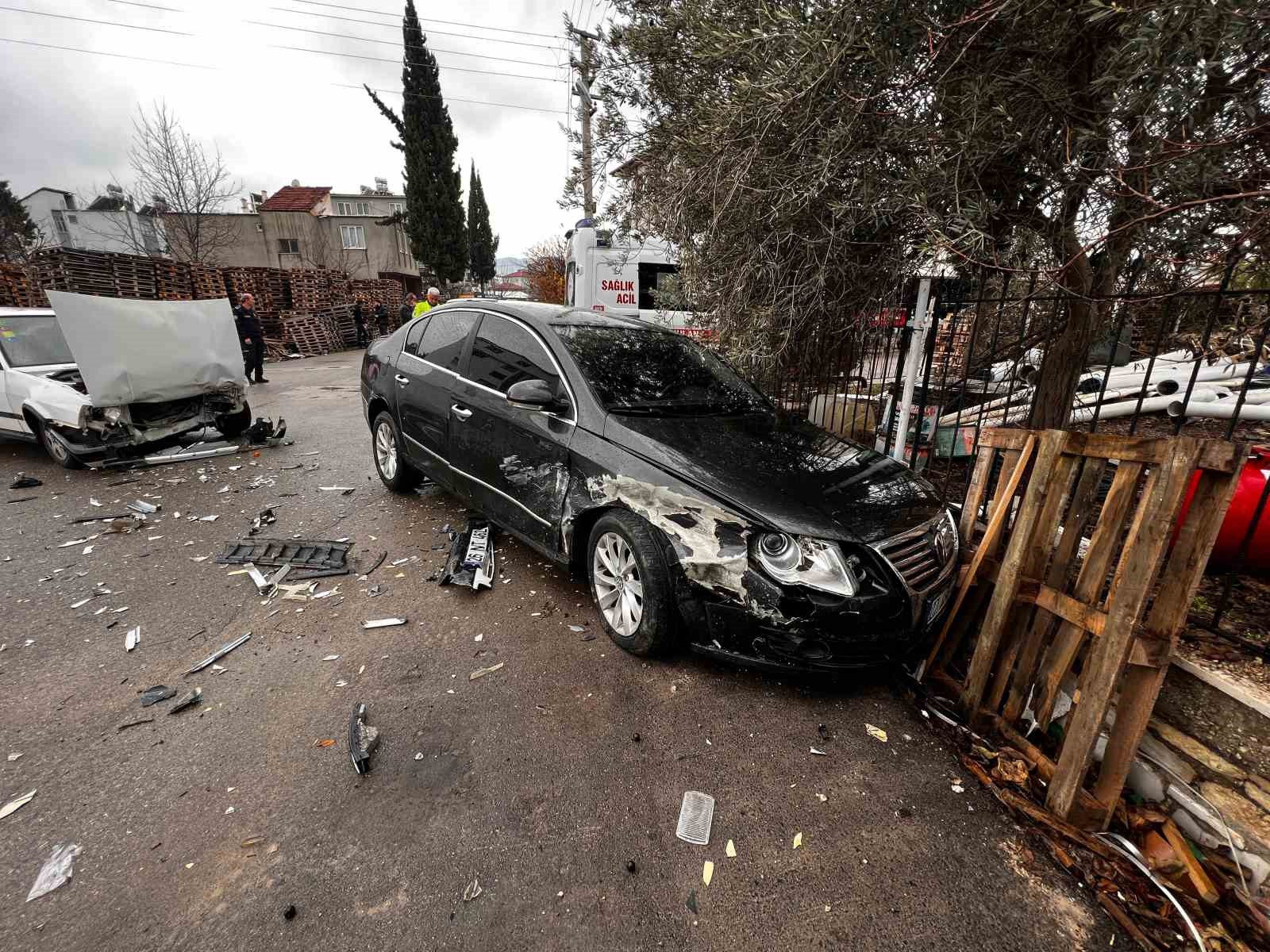 Burdur’da ehliyetsiz genç kaza yaptı: 1 yaralı
