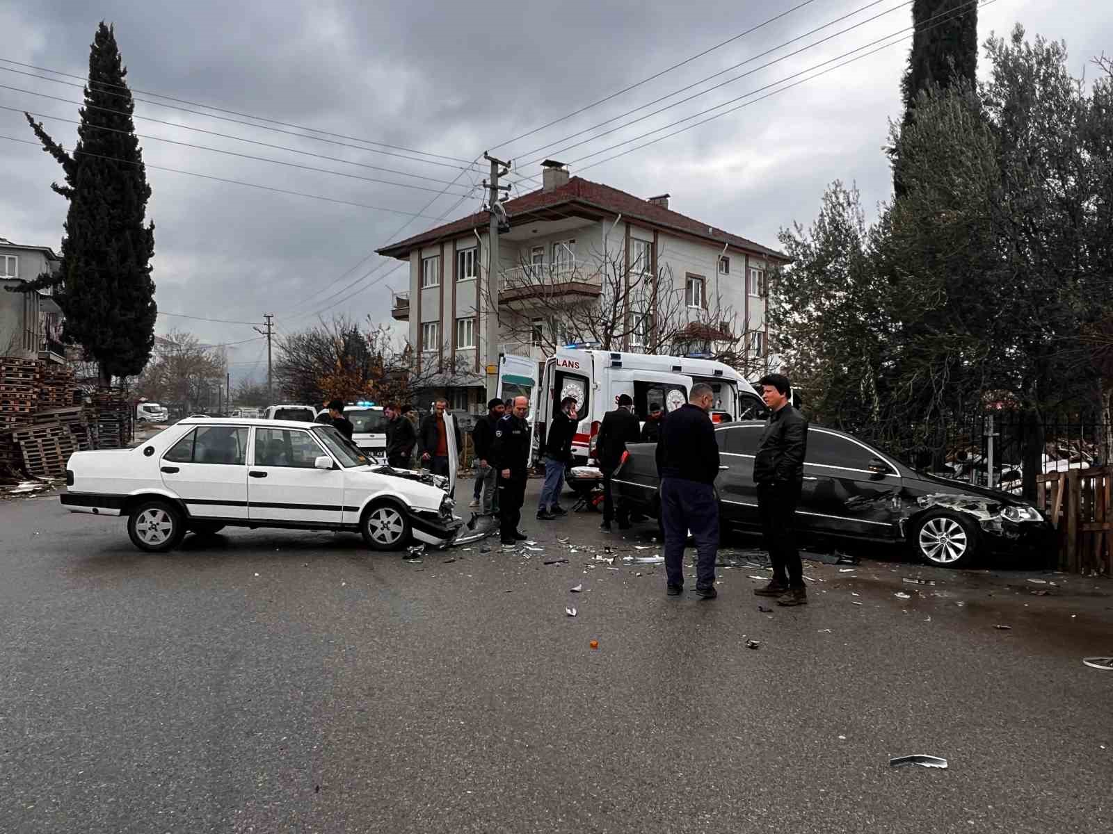 Burdur’da ehliyetsiz genç kaza yaptı: 1 yaralı
