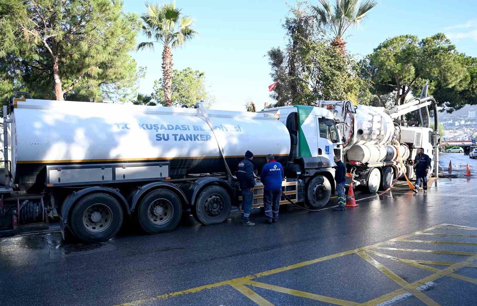 Kuşadası Belediyesi şiddetli yağışlara karşı teyakkuzda
