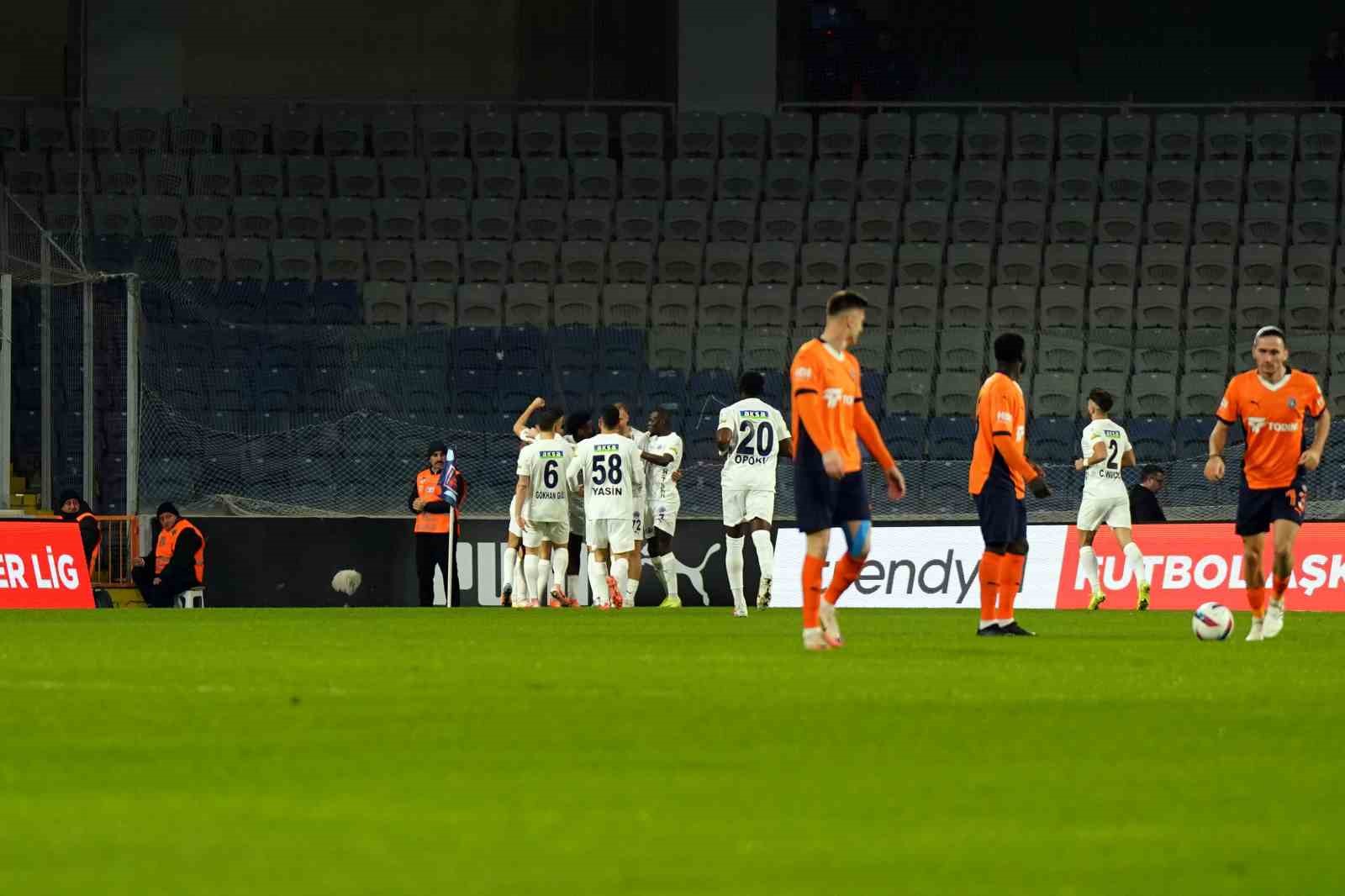 Trendyol Süper Lig: Başakşehir: 1 - Kasımpaşa: 1 (Maç devam ediyor)
