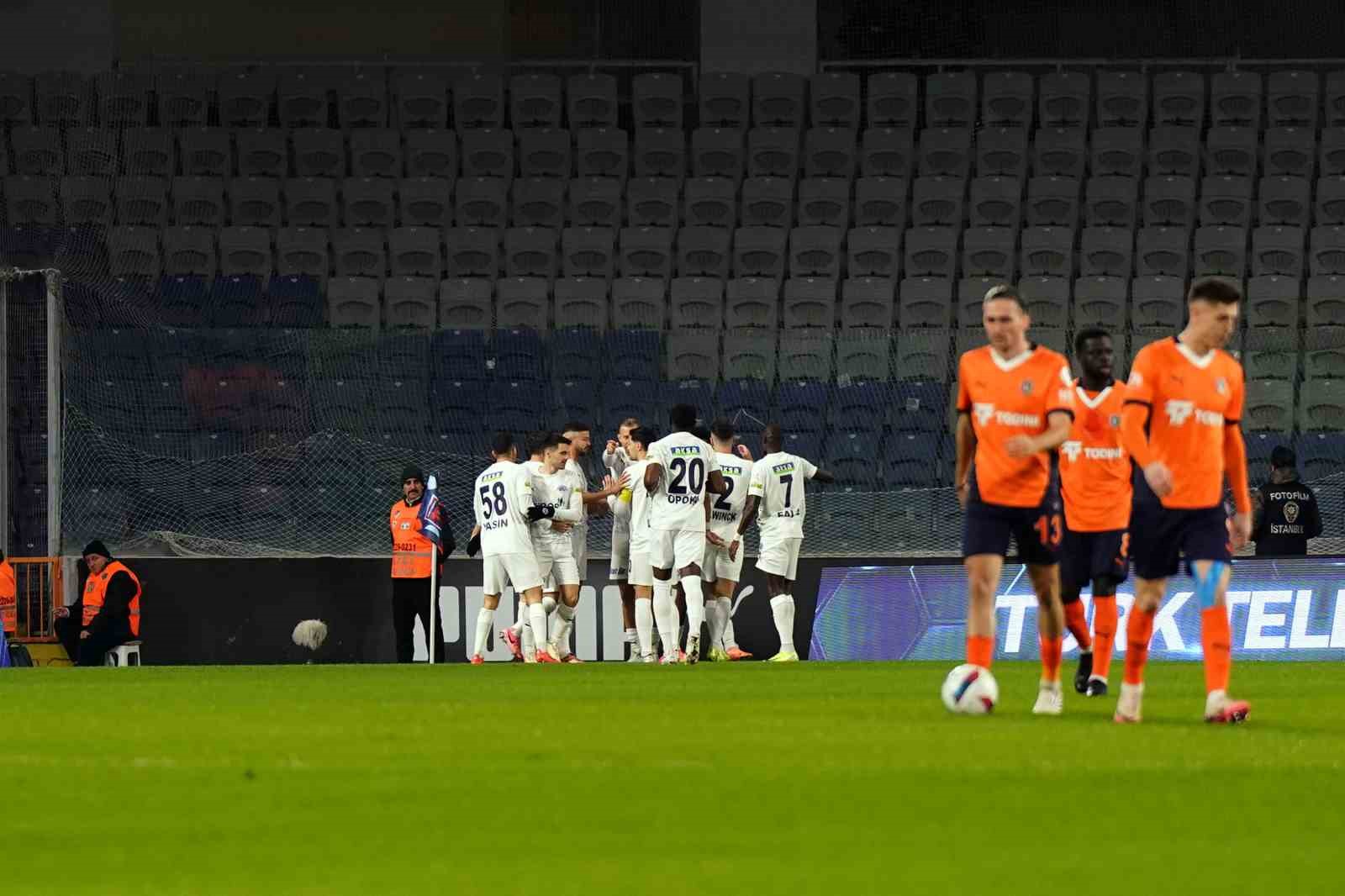 Trendyol Süper Lig: Başakşehir: 1 - Kasımpaşa: 1 (Maç devam ediyor)
