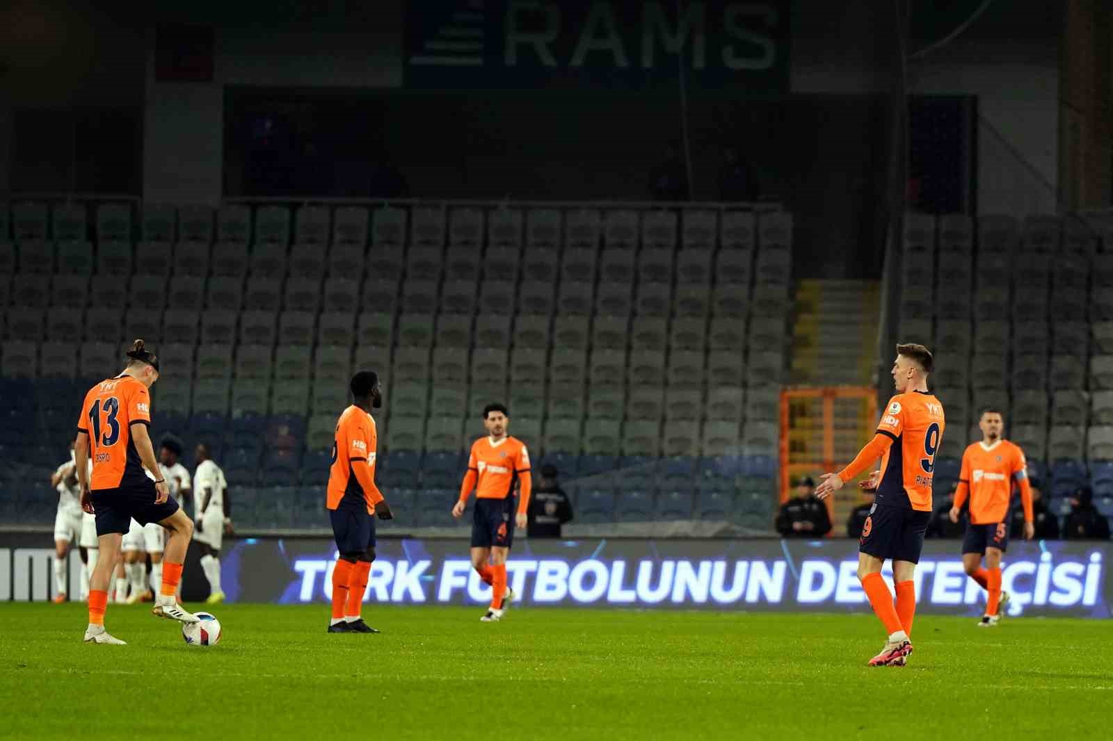 Trendyol Süper Lig: Başakşehir: 1 - Kasımpaşa: 1 (Maç devam ediyor)
