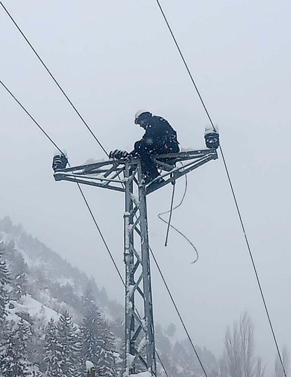 Artvin’de elektrik arıza ekipleri zorlu kış şartlarına meydan okuyor
