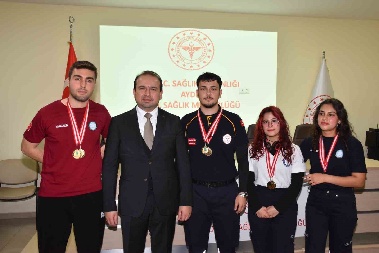 Üniversite öğrencilerine yönelik düzenlenen eğitim ve tatbikat, ödül töreni ile sona erdi
