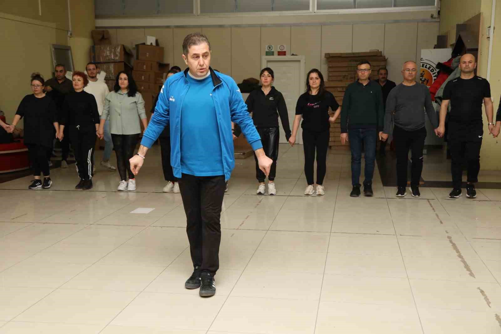 Atakum Belediyesi Halk Oyunları Kursu’na yoğun ilgi
