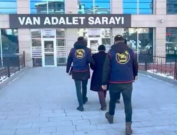 Van’da kasten öldürme ve uyuşturucu ticaretinden aranan 2 şahıs tutuklandı
