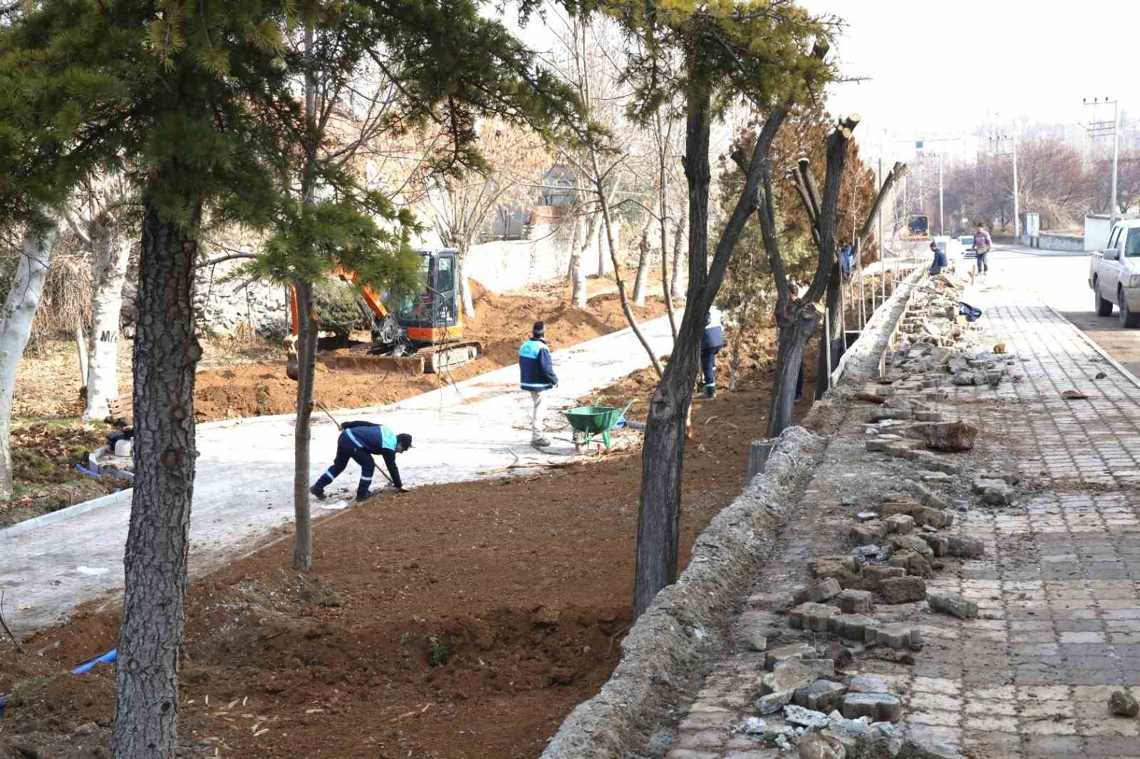 Battalgazi’de yeşil alanlar yenileniyor
