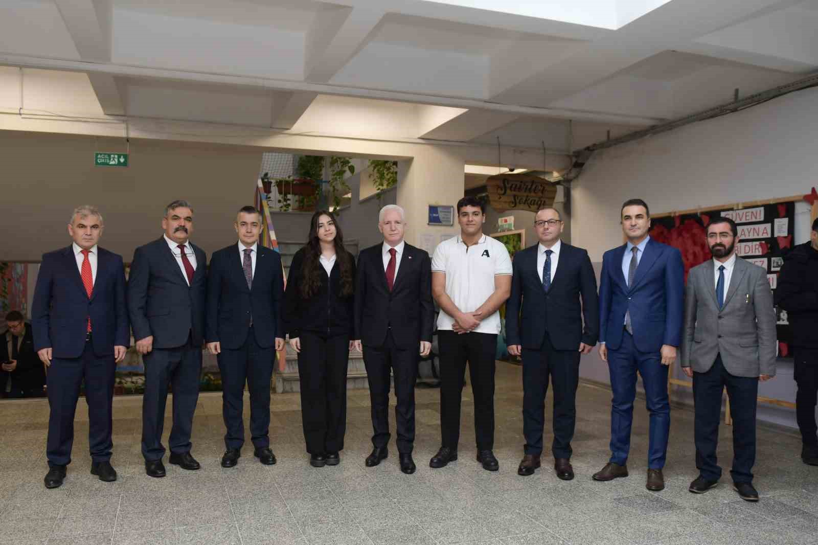 İstanbul Valisi Davut Gül Esenyurt’ta ziyaretlerde bulundu
