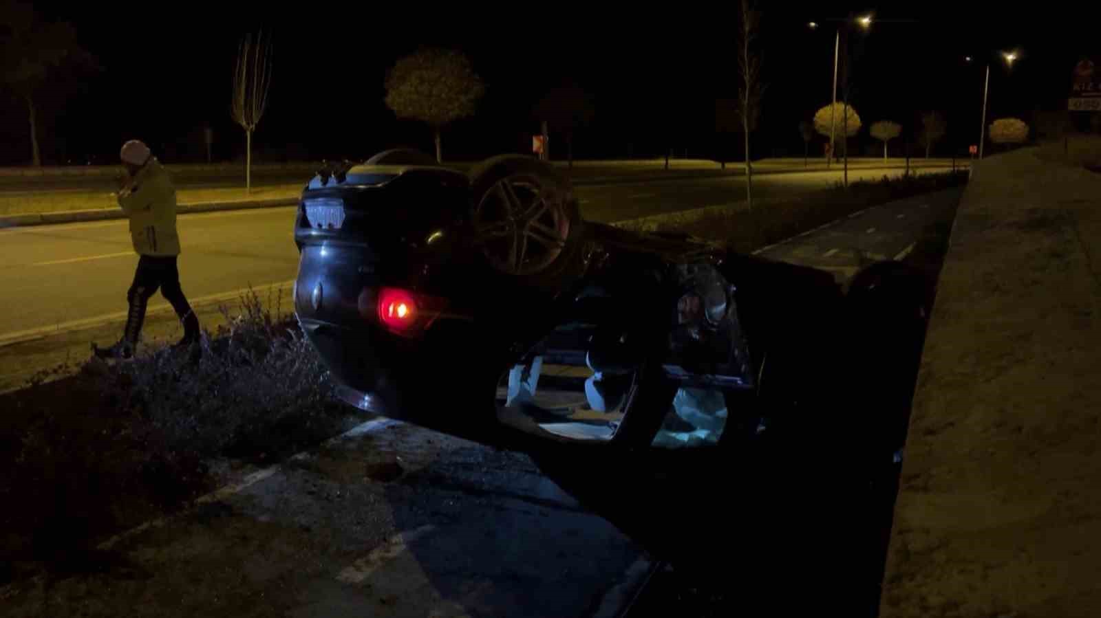 Yozgat’ta kontrolden çıkan otomobil takla attı: 3 yaralı
