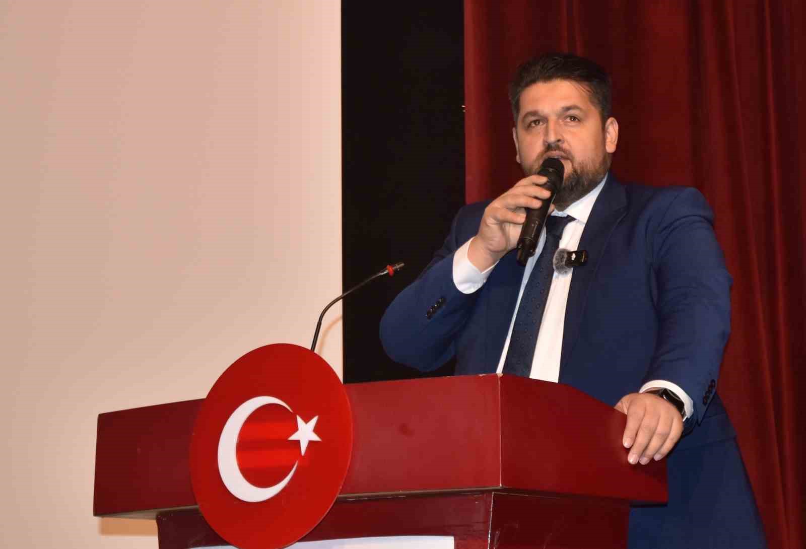 Ünlü yazar ve şair Nurullah Genç Ahlat’ta söyleşi yaptı
