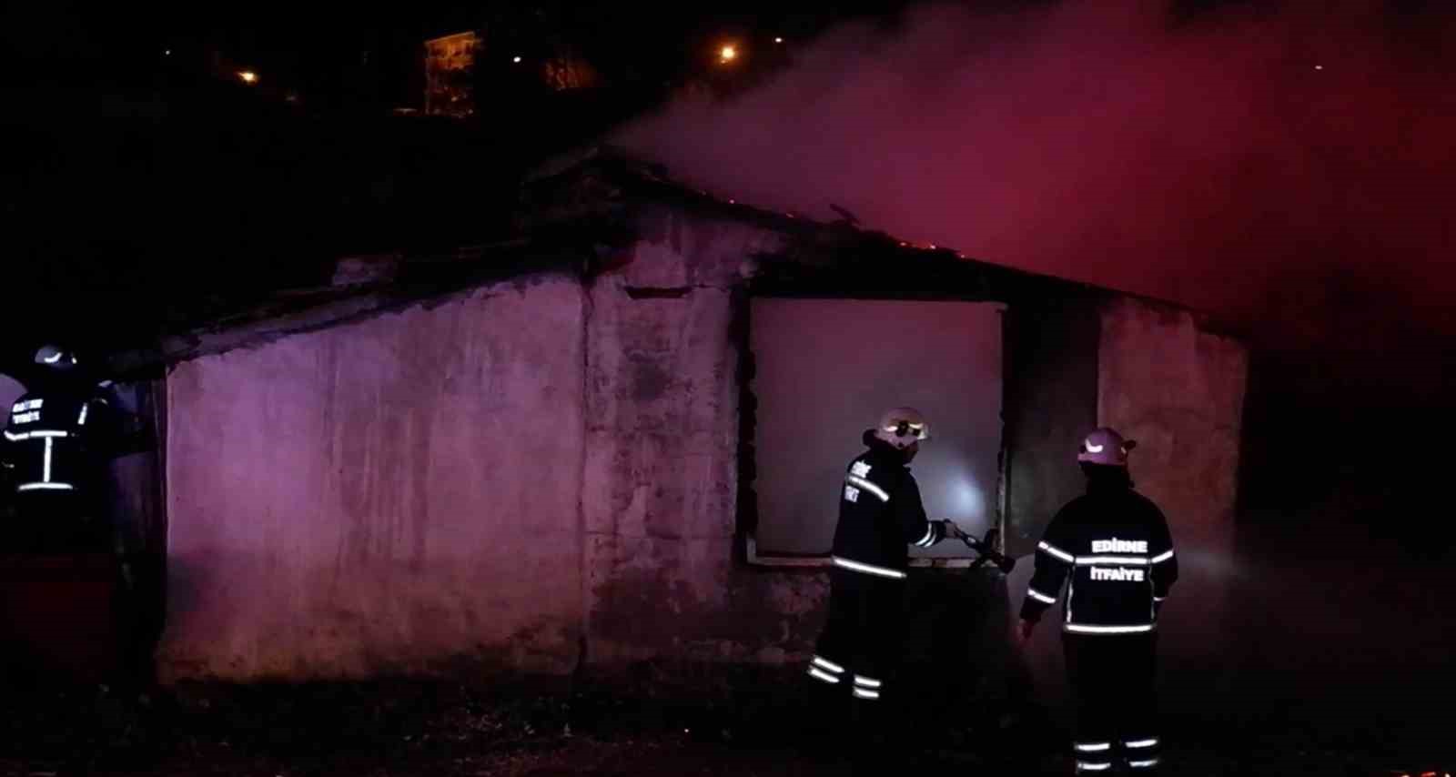 Yangında faciadan dönüldü: Alevlerin arasından son anda kurtarıldı
