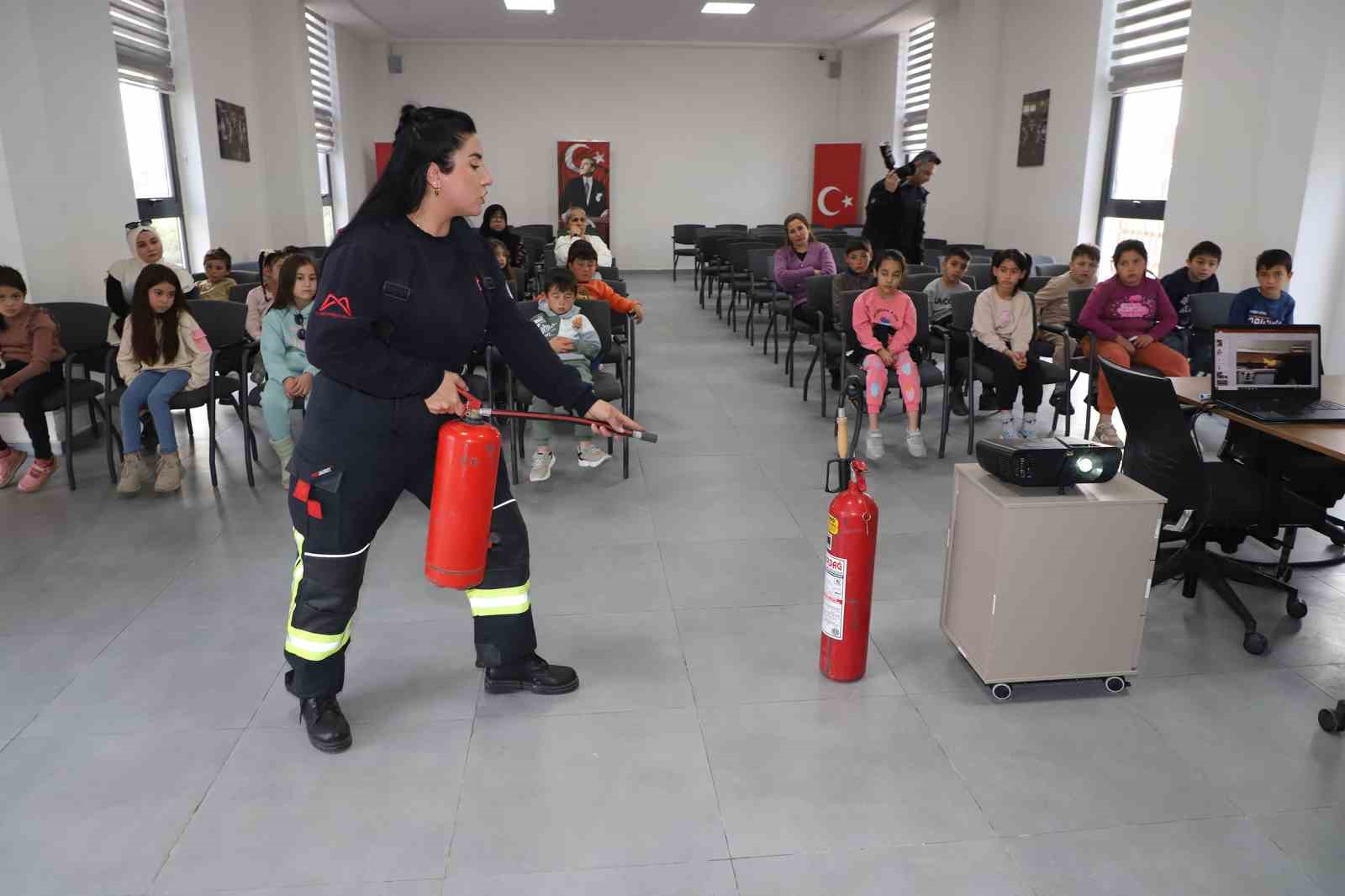 Öğrenciler itfaiyecilik mesleğini yakından tanıdı
