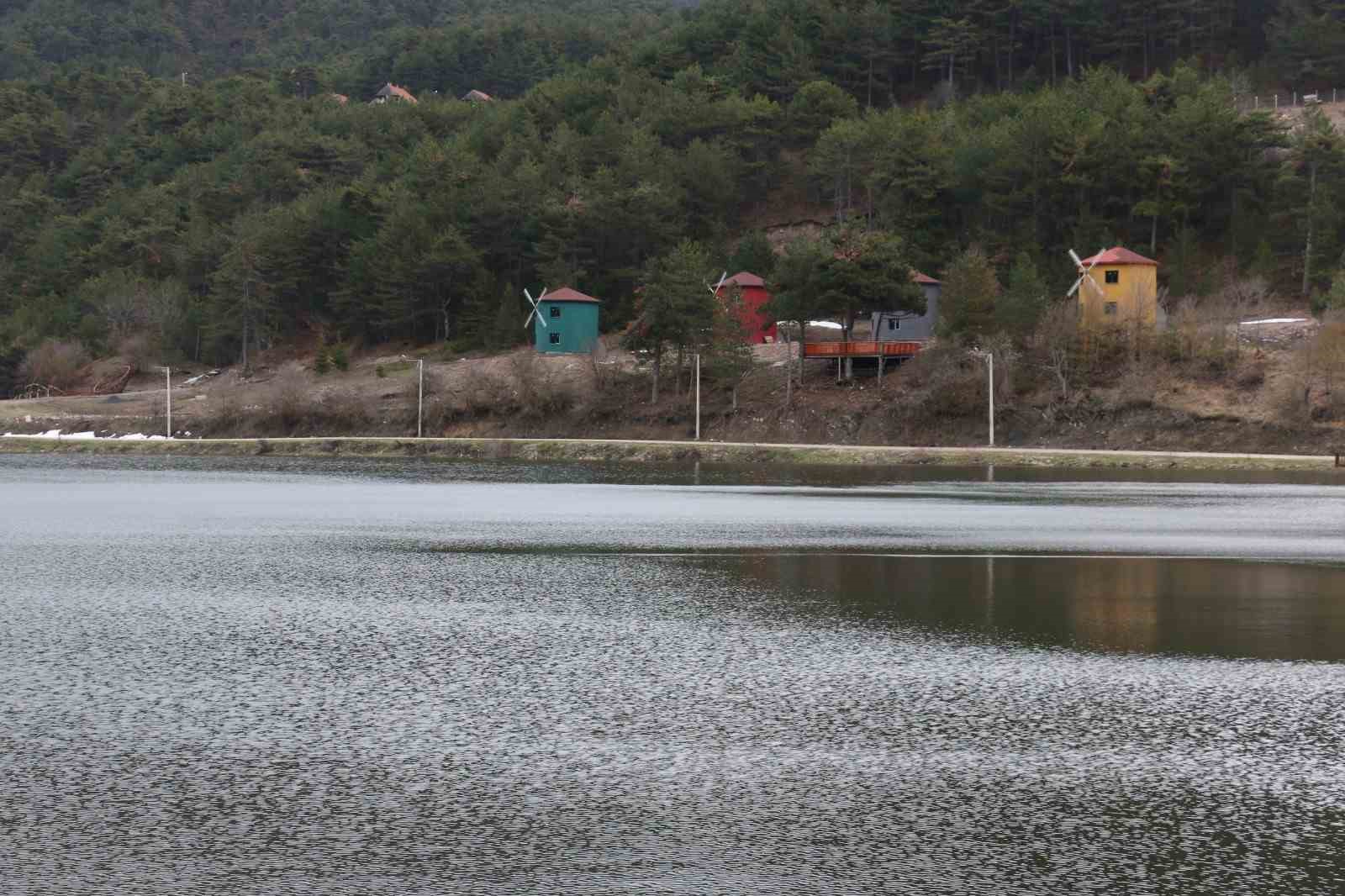 Çubuk Gölü’nde sonbahardan kalma günler yaşanıyor
