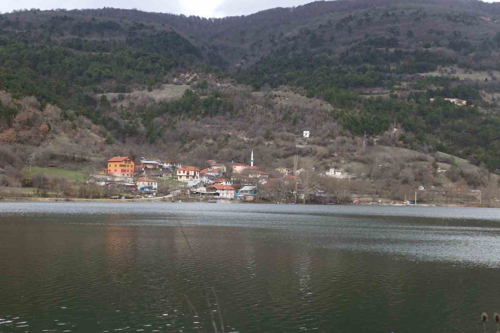 Çubuk Gölü’nde sonbahardan kalma günler yaşanıyor
