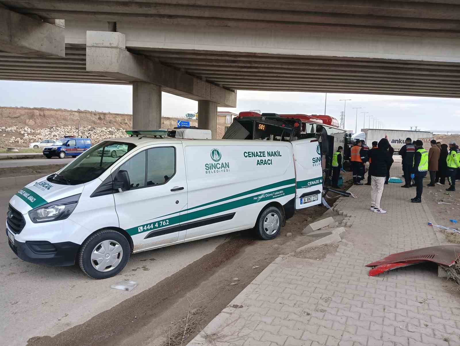 Ankara’da belediye otobüsü tırla çarpıştı: 1 ölü, 1 yaralı
