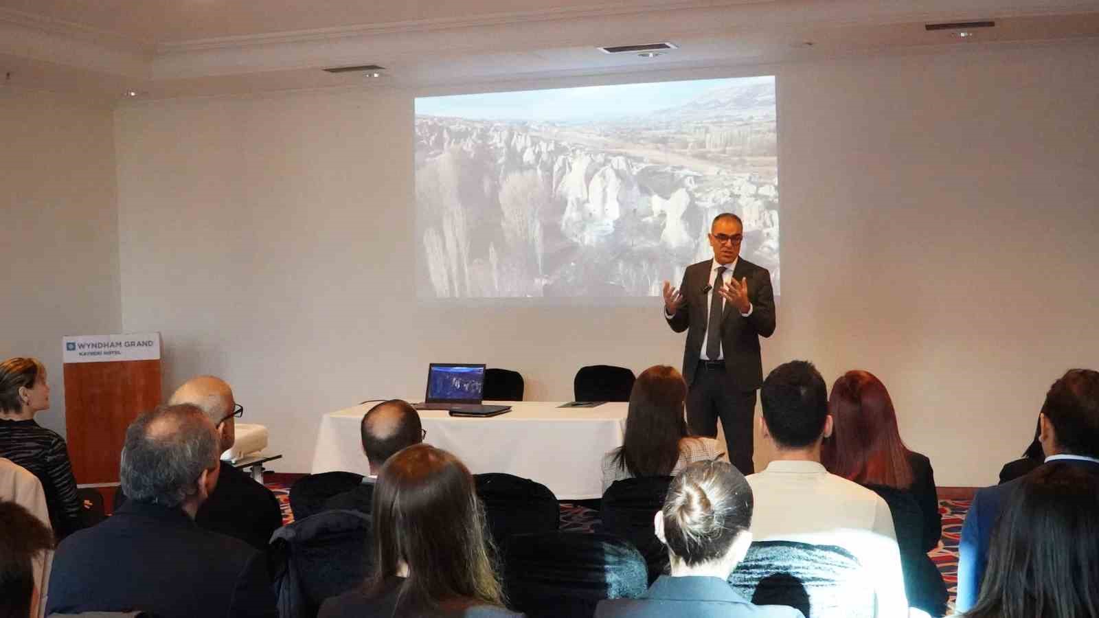 Büyükşehir, otellerin personeline turizm tanıtım programı düzenledi
