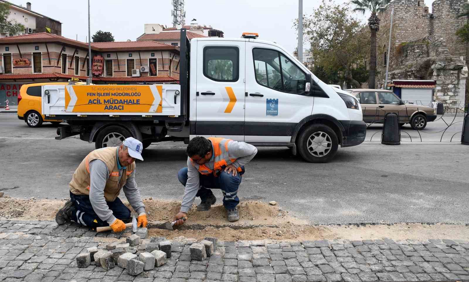 Kuşadası Belediyesi Acil Müdahale Birimi sorunları çözüme kavuşturuyor
